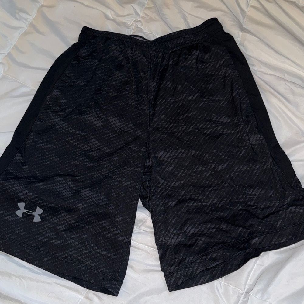 Under Armour Black Patterned Shorts - Loose Fit
Size Mens Small
